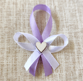 Svadobné pierko Love svetlofialové